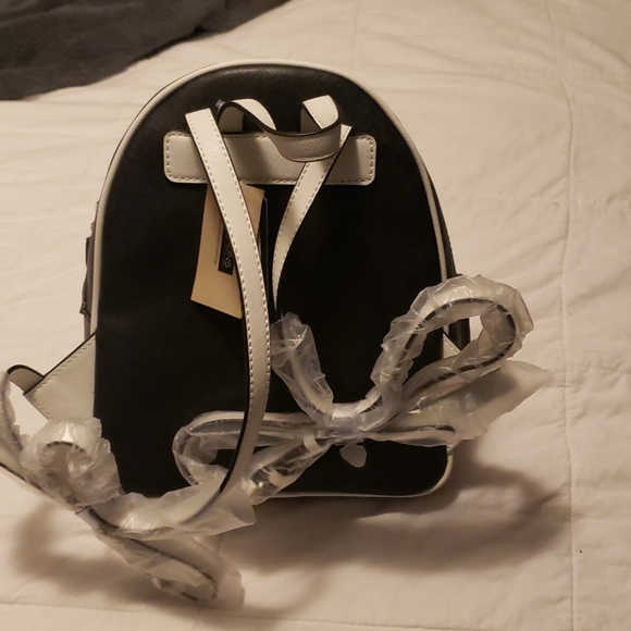 Guess backpack purse - Picture 3 of 5